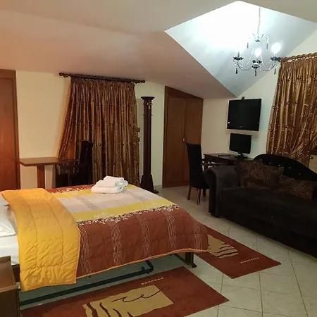 Hotel παραδοσιακο Loutraki (Pella)