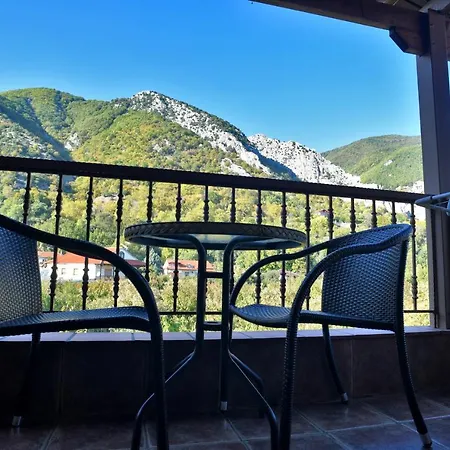 παραδοσιακο Hotel Loutraki (Pella)