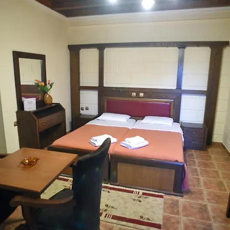 παραδοσιακο Hotel Loutraki (Pella)