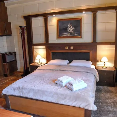 παραδοσιακο 3* Loutraki (Pella)